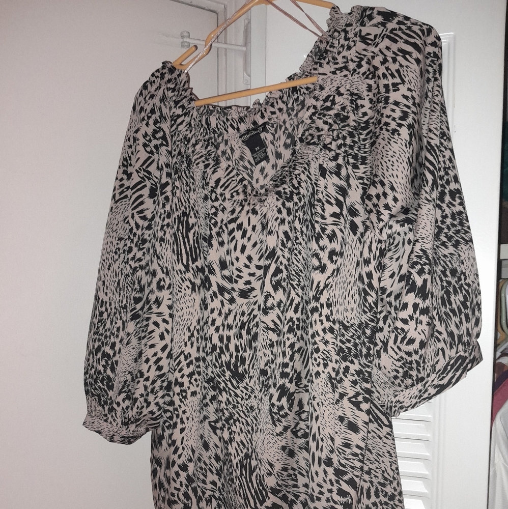 WOMANS 3X PLUS SIZE 3/4 LENGTH SLEEVE BLOUSE. COUGAR DESIGN TAN & BLACK, NEW!